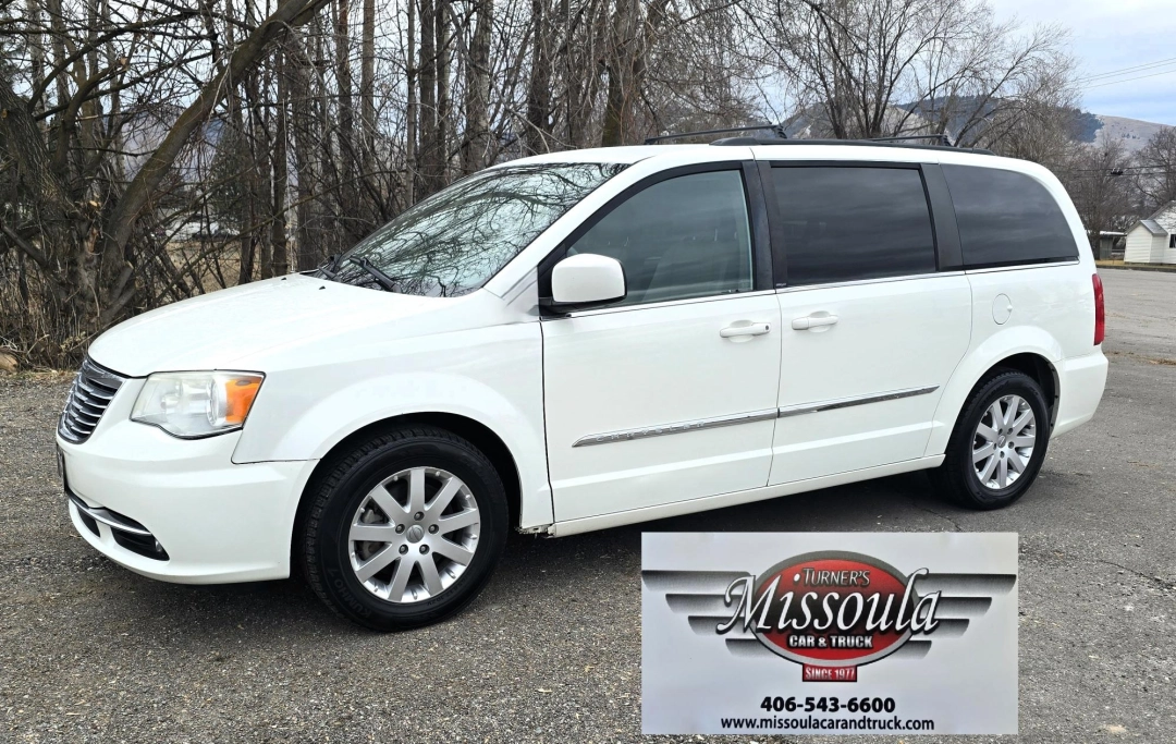 2013 Chrysler Town & Country Touring FWD