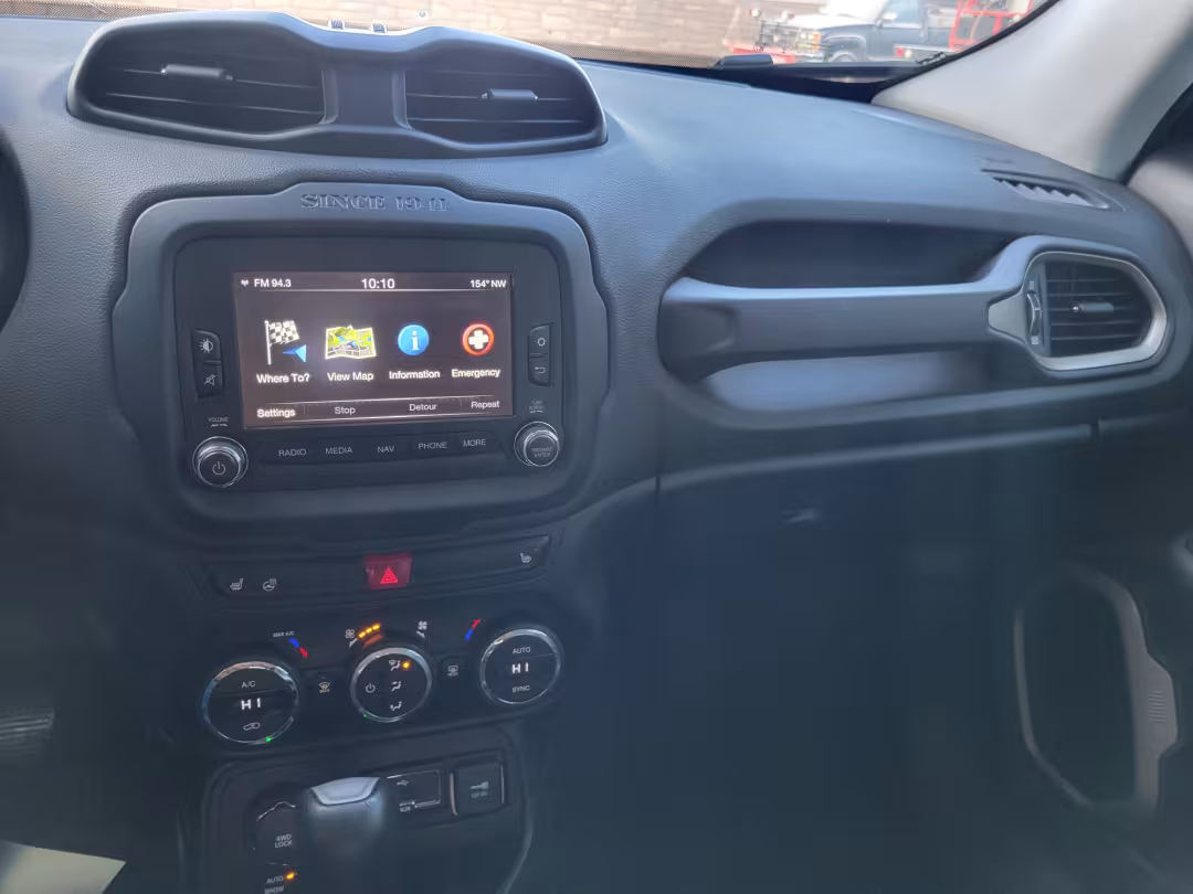 2015 Jeep Renegade - ZACCJBDT7FPB43315 - Image #13